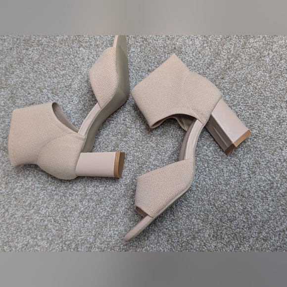 Elegant Cream Block Heel Sandals - Picture 4 of 9